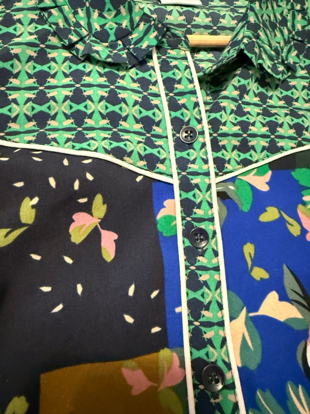 NWOT!!  Beautiful CAbi Rodeo Mixed Navy Floral Patchwork Button-Down Shirt - Picture 4 of 7